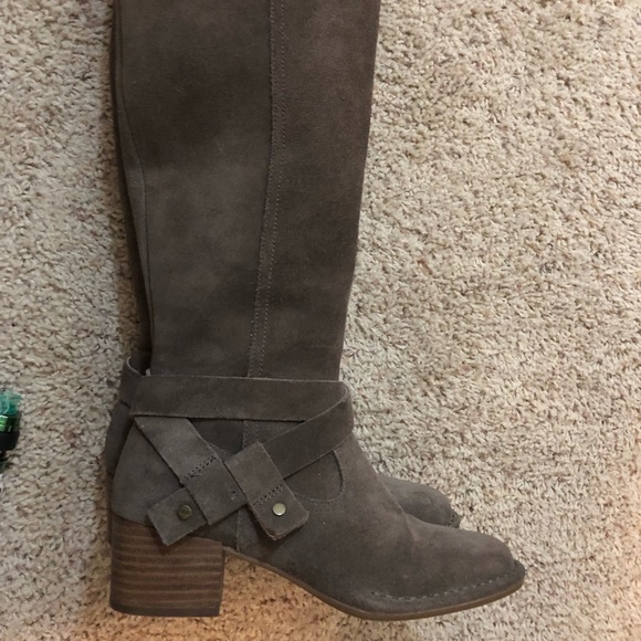 New ugg boots 6 - Picture 3 of 8